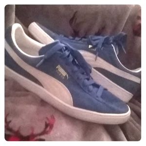 Pumas NEW Blue + White Men's US size 12 Sneakers